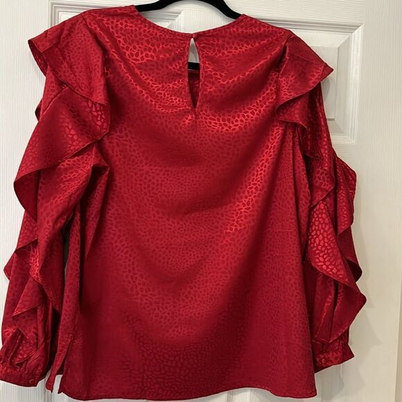 Red leopard silky blouse. Ruffle sleeves. Gorgeous! Size small runs bigger - Picture 3 of 12